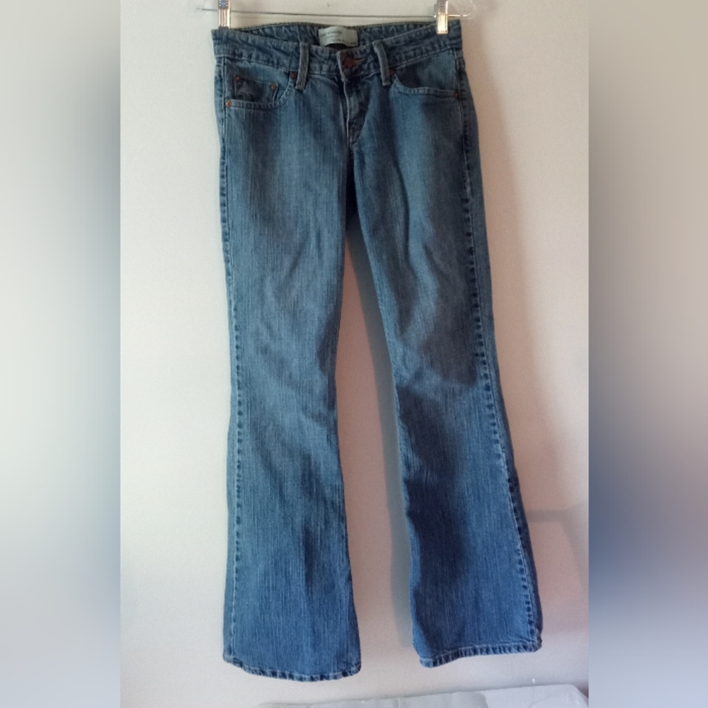 Levi Strauss Signature Low Slim Flare 5-Pocket Jeans - Size: 7 Waist : 28